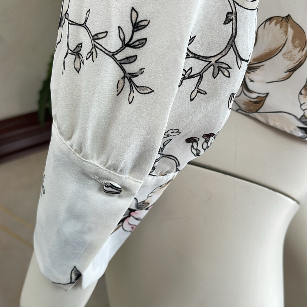 WHBM FLORAL PRINT BLOUSE - Picture 6 of 11